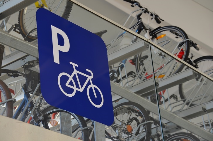 Fahrradparkhäuser am Bahnhof
